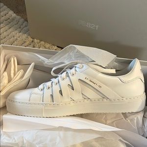 PS821 Alpha White Sneakers